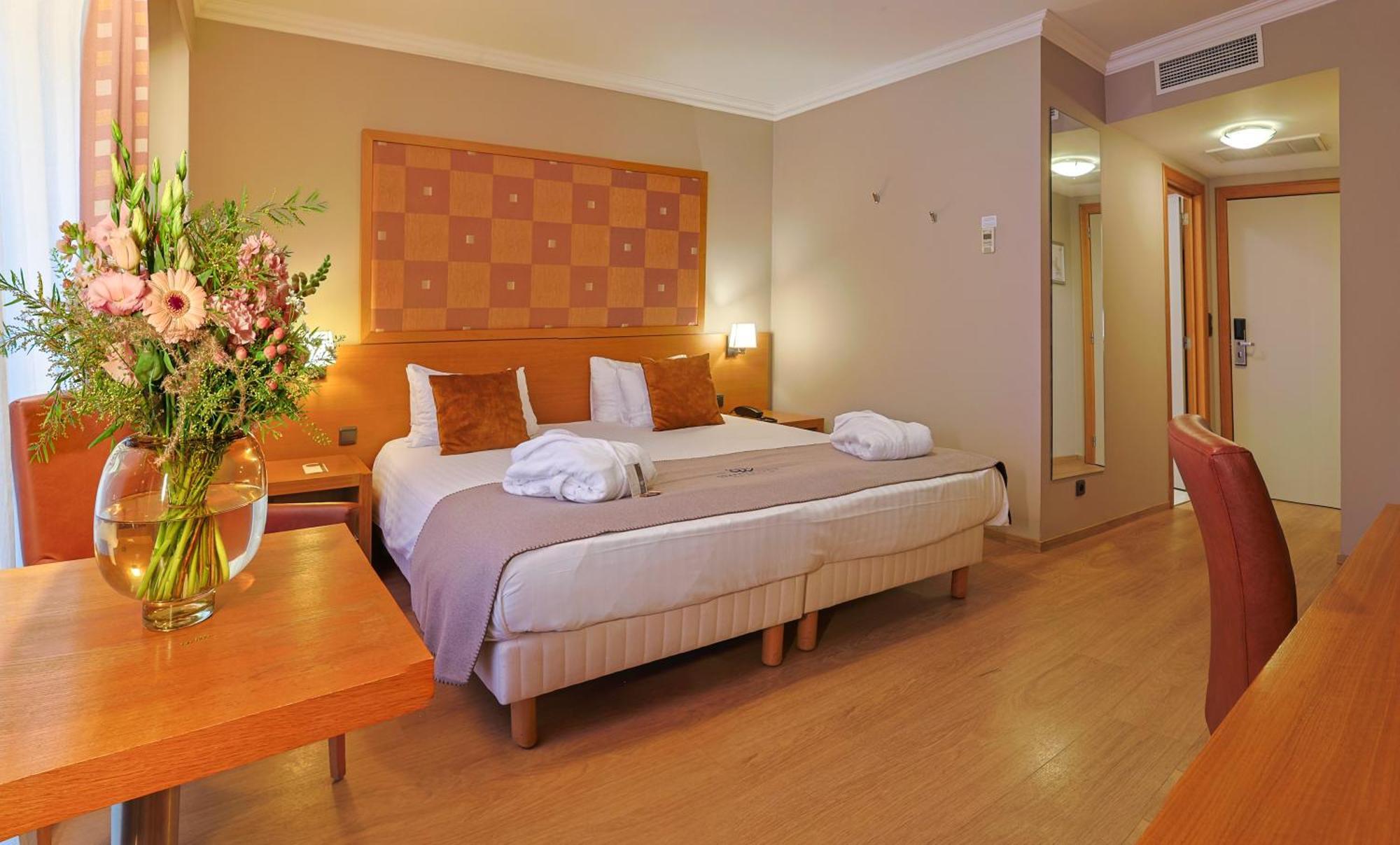 Standard Double or Twin Room,1616417663:JPEG